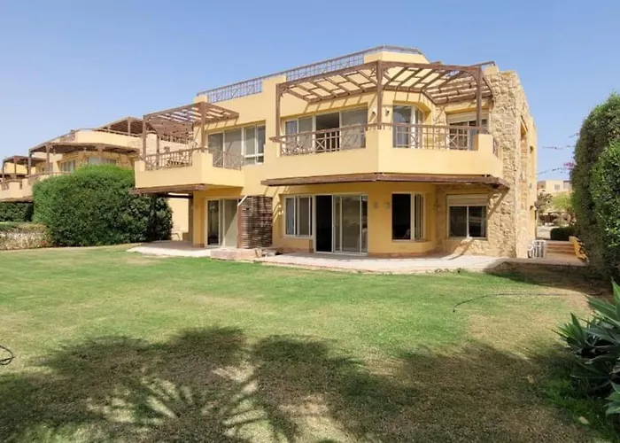 Spacious 6-brs In El-sokhna /beach & Pool Access *