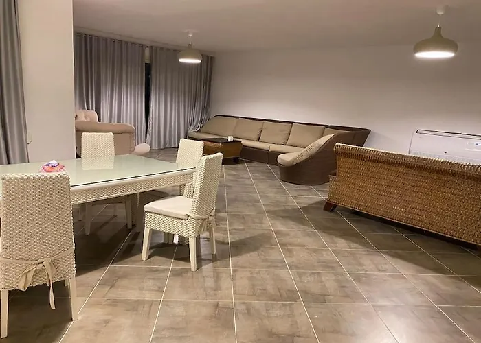 Villa Spacious 6-brs In El-sokhna /beach & Pool Access *