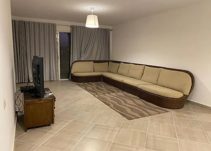 Villa Spacious 6-brs In El-sokhna /beach & Pool Access *