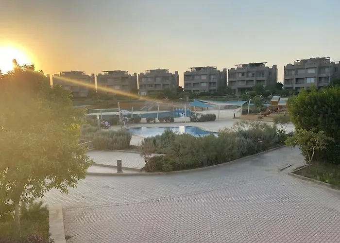 Spacious 6-brs In El-sokhna /beach & Pool Access
