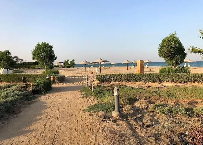 Spacious 6-brs In El-sokhna /beach & Pool Access Villa